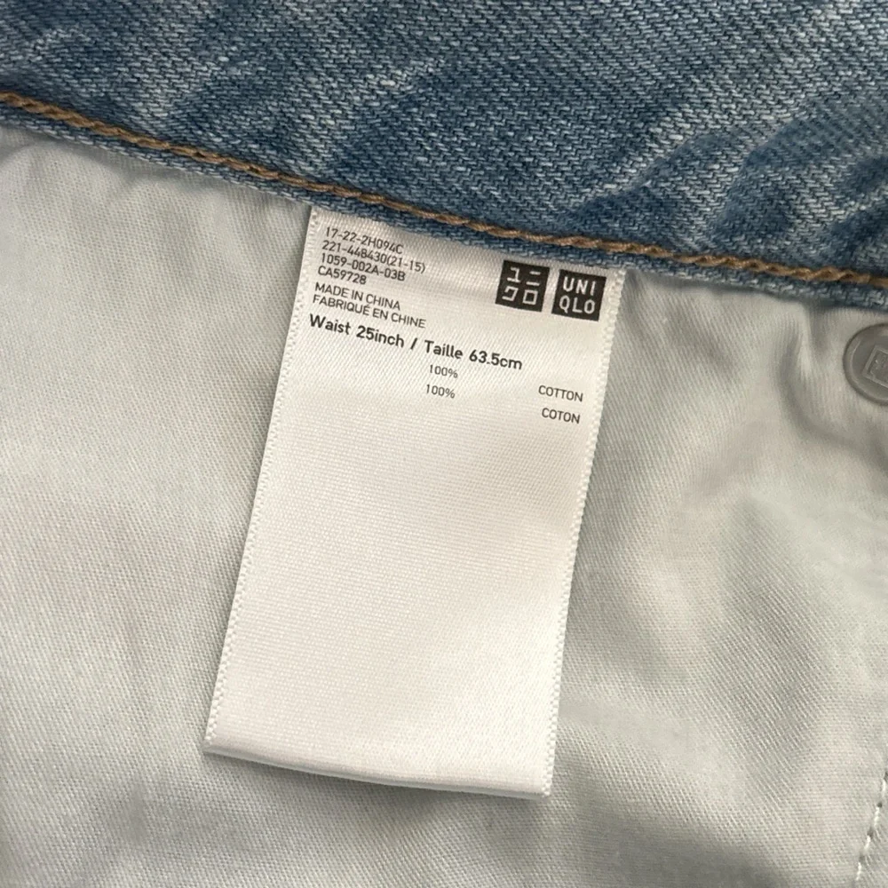 Uniqlo Light Blue High Rise Ripped Jeans - Picture 4 of 4